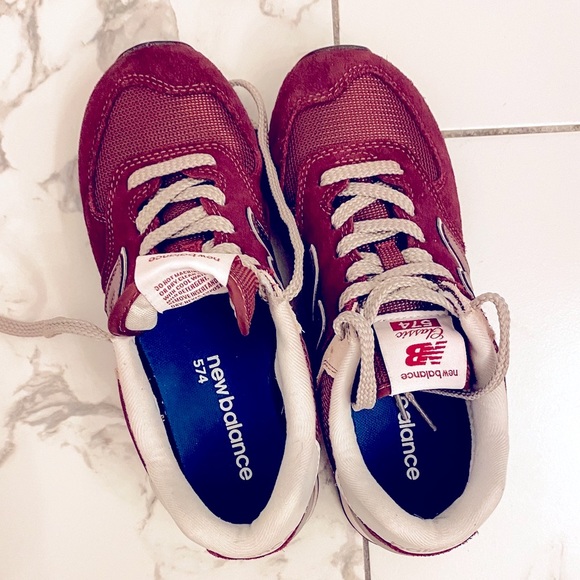 SOLD 💫 New Balance 574 Core
Burgundy - Picture 5 of 5